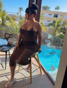 613771506: Chica busca chico en Barcelona