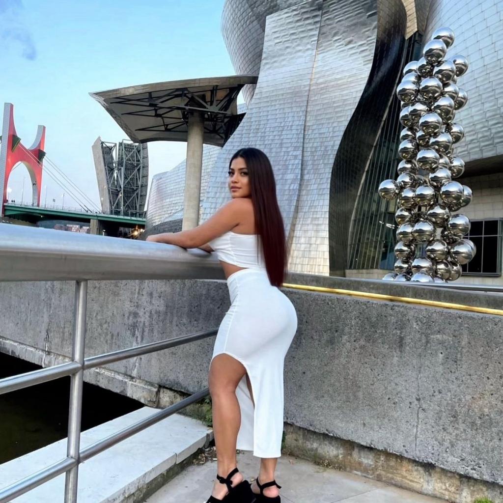 Chica busca chico en Ibiza: 