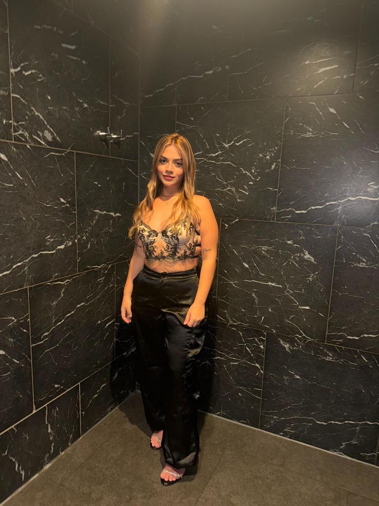 Chica busca chico en Granada: 