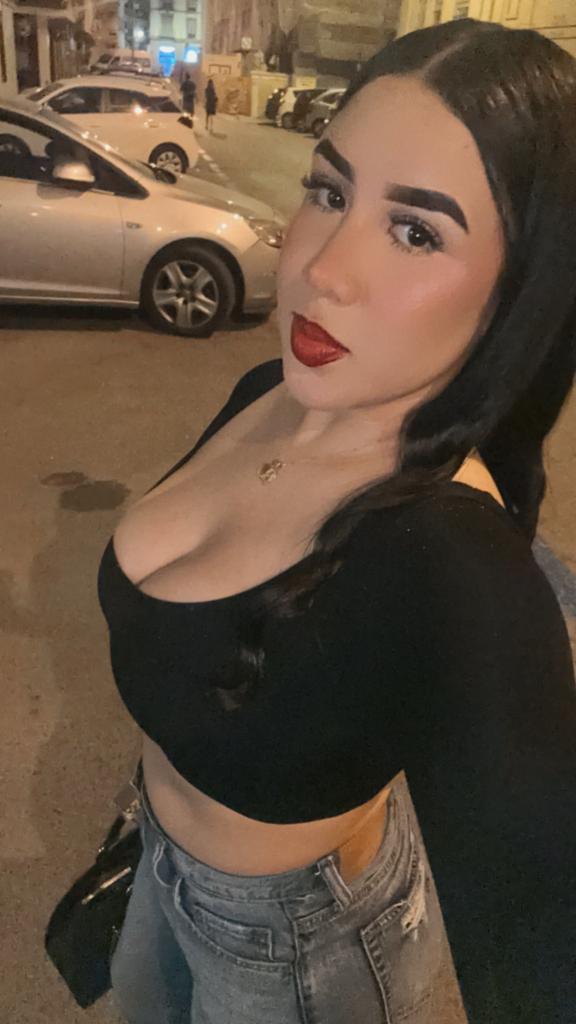 654725292: Chica busca chico en Cádiz