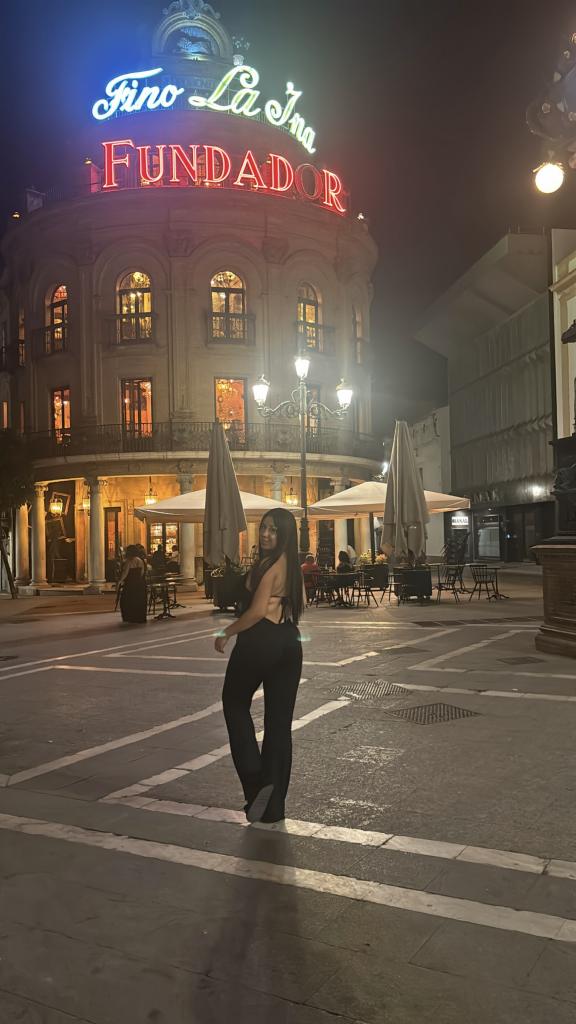 654725292: Chica busca chico en Cádiz
