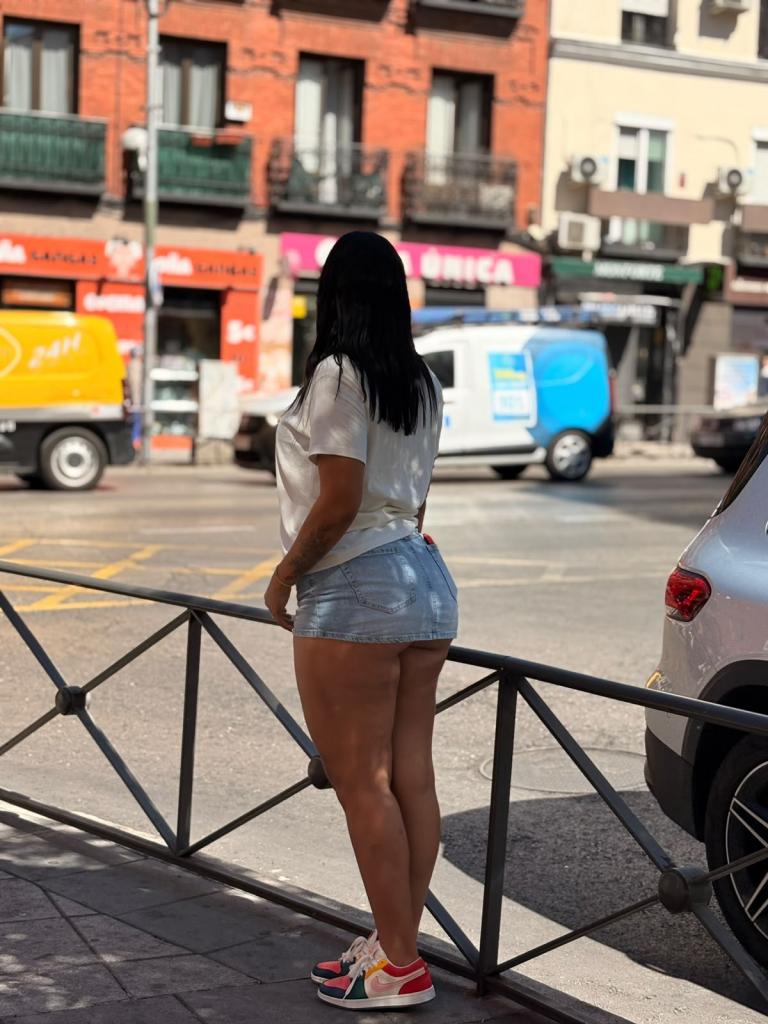 674092145: Chica busca chico en Madrid