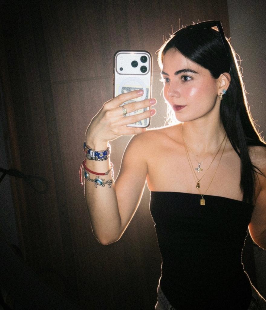 743093509: Chica busca chico en La Coruña