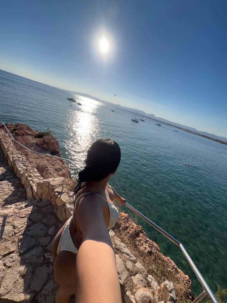 607157507: Chica busca chico en Barcelona