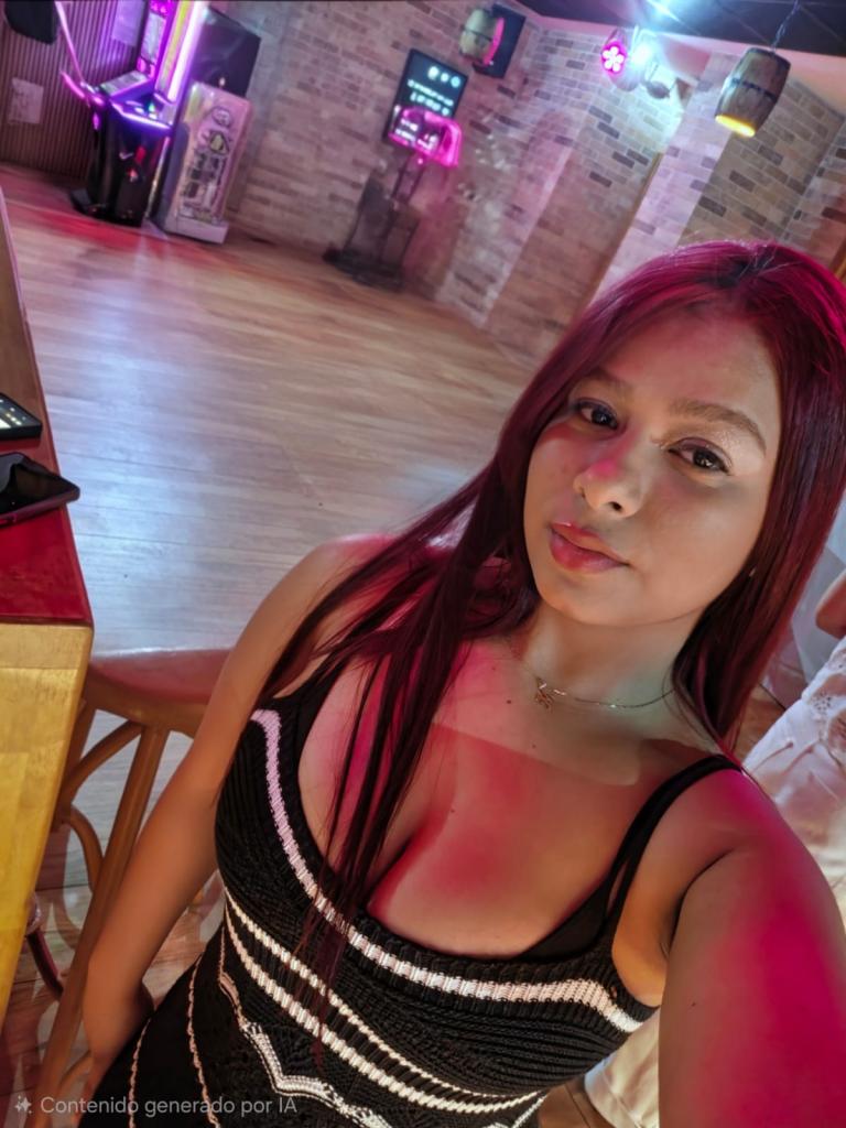 667891530: Chica busca chico en Gerona
