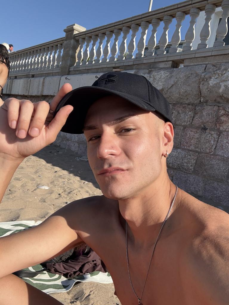 623631703: Chico busca chica en Barcelona