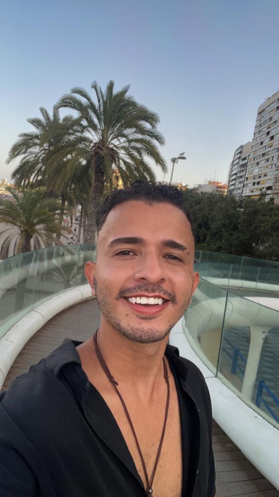 678112733: Chico busca chica en Alicante