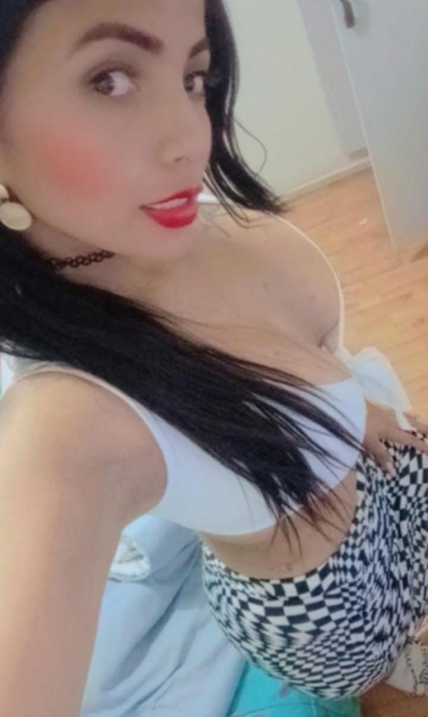 677450944: Chica busca chico en Barcelona
