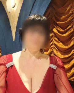 695068255: Chica busca chico en Barcelona