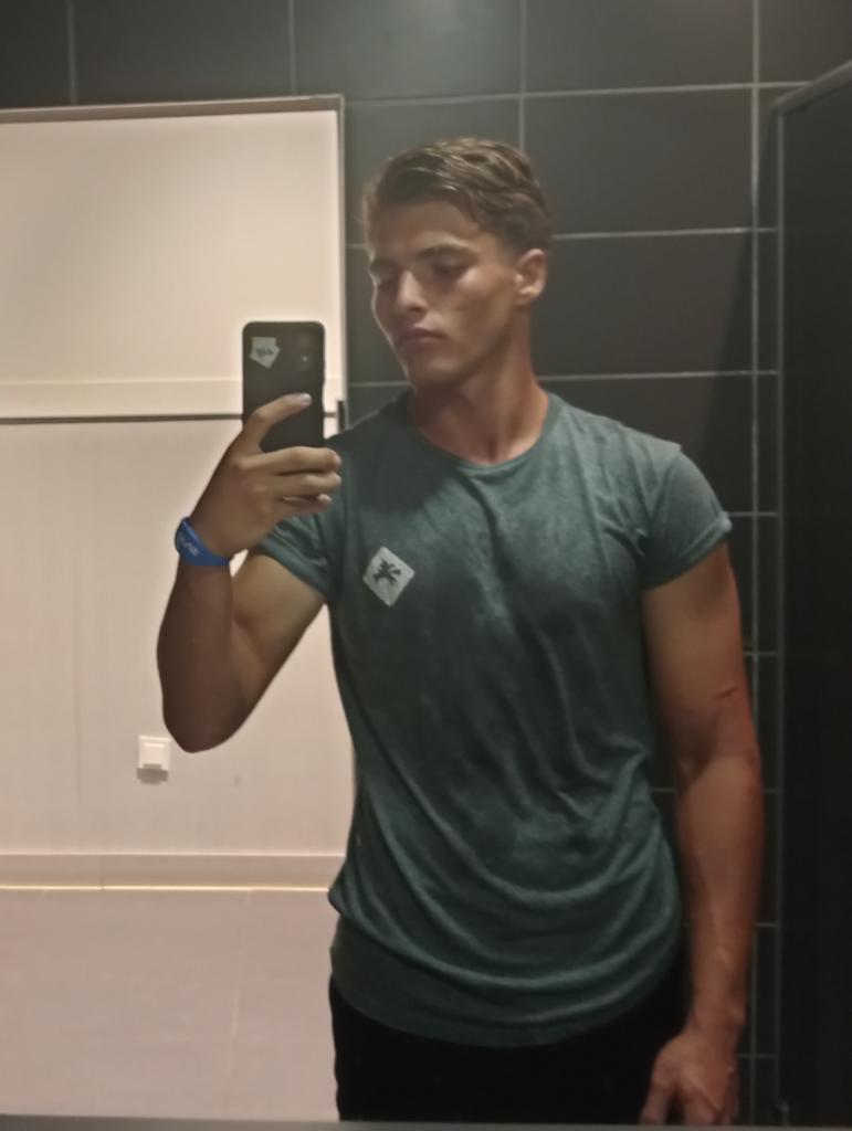 663752310: Chico busca chica en Alicante