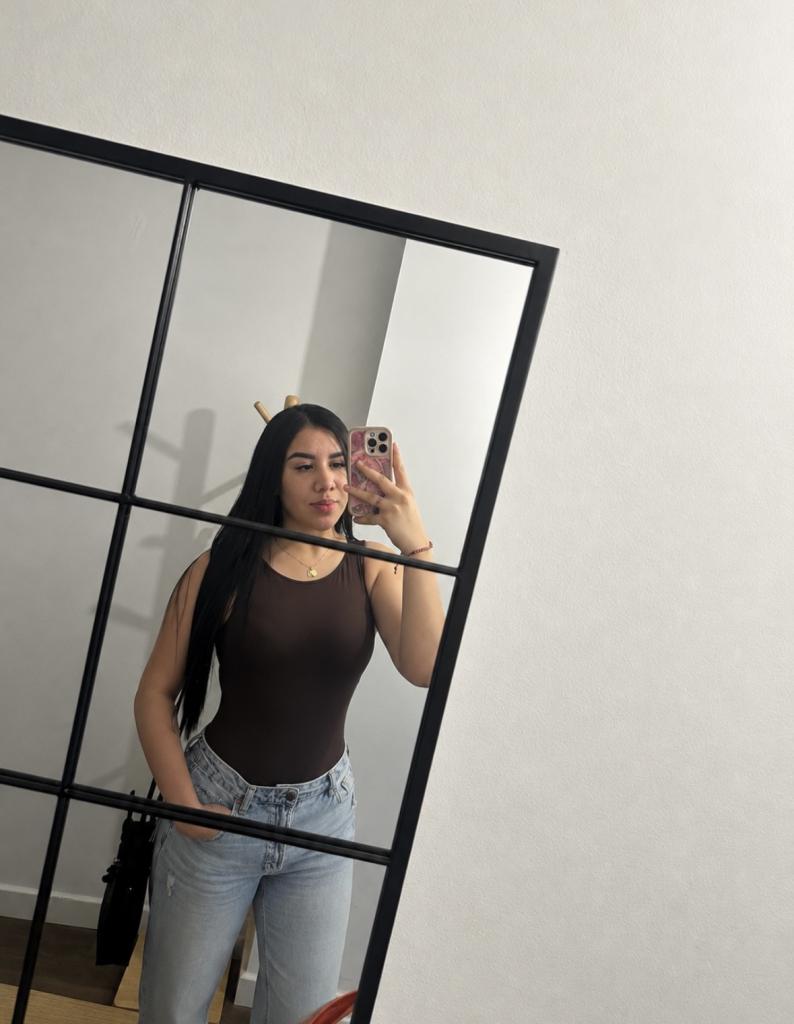 Chica busca chico en Cádiz: 