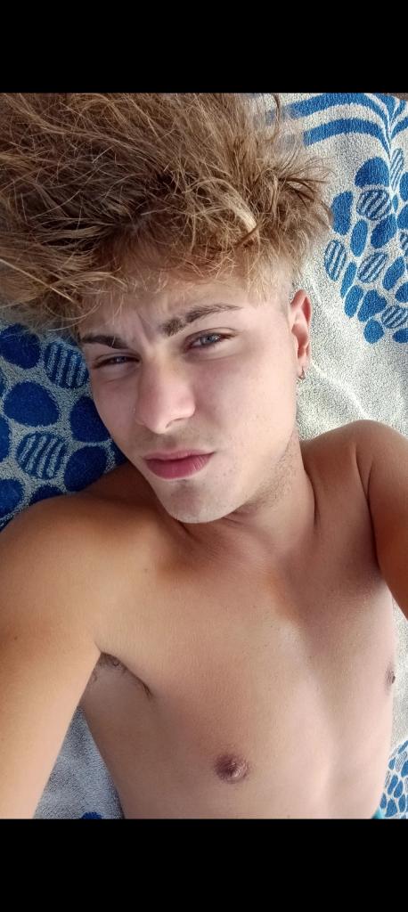 627554981: Chico busca chica en Las Palmas