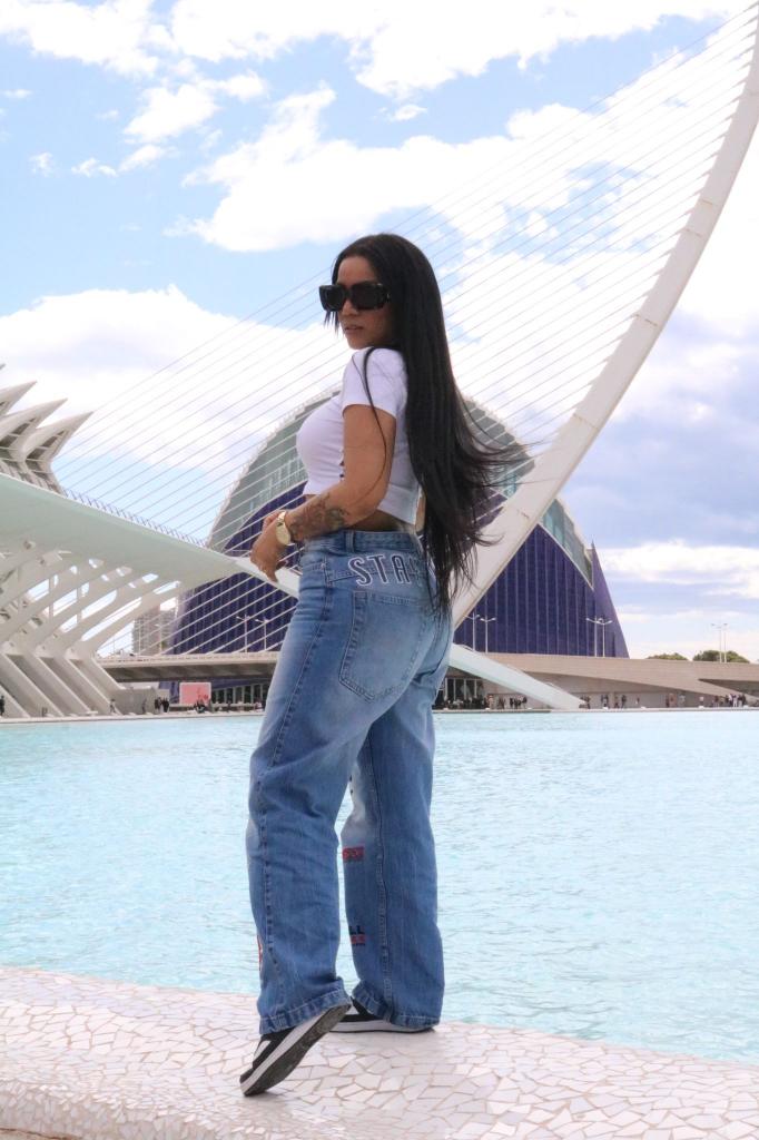 Chica busca chico en Valencia: Chica busca chico