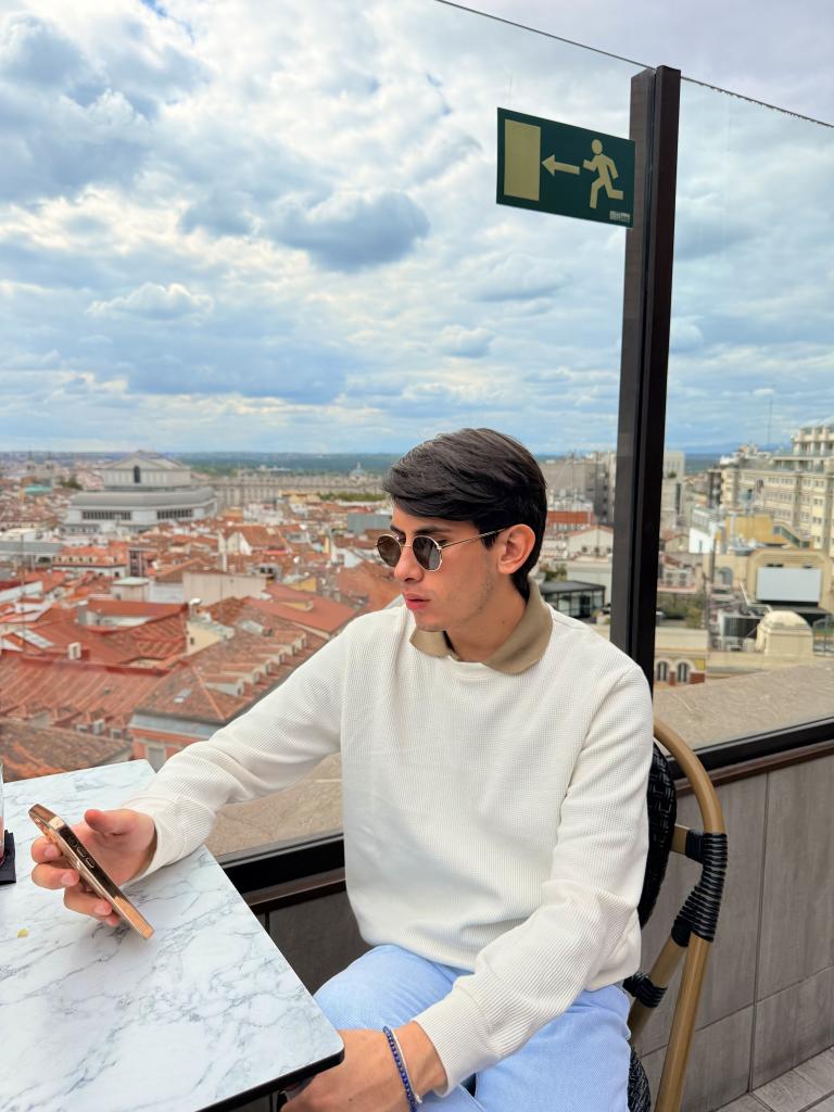 614779098: Chico busca chica en Valencia