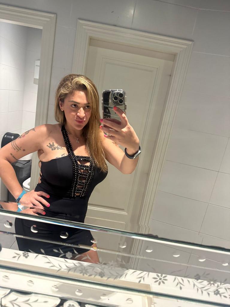 Chica busca chico en Ibiza: 