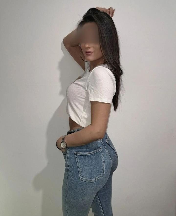 623249251: Chica busca chico en Barcelona