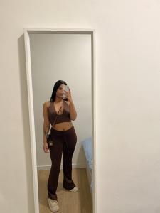 647358933: Chica busca chico en Barcelona