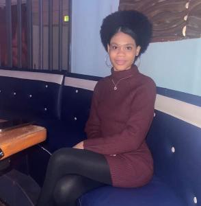 667760274: Chica busca chico en Sevilla
