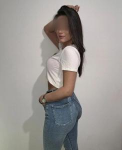 623249251: Chica busca chico en Barcelona