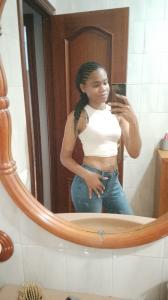 667760274: Chica busca chico en Sevilla