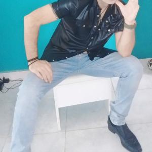 672964867: Chica busca chico en Barcelona