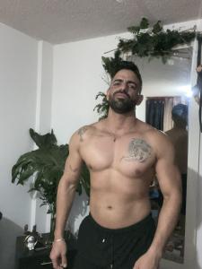 695323780: Chico busca chica en Barcelona