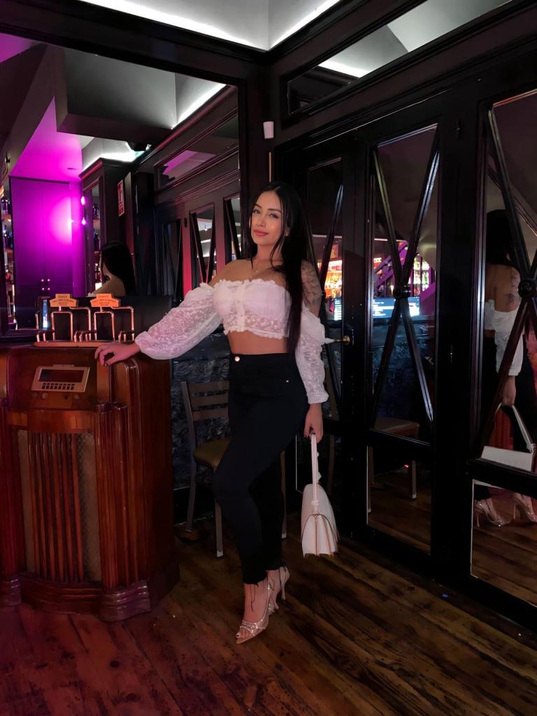 Chica busca chico en Ibiza: 