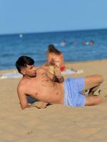 614779098: Chico busca chica en Valencia
