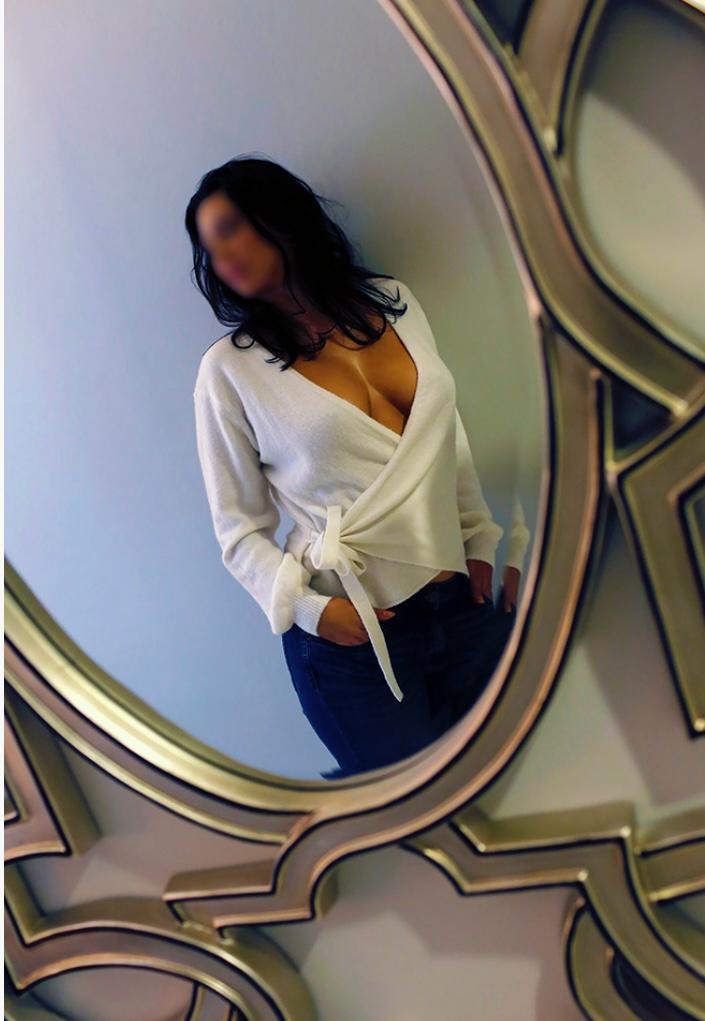 657698442: Chica busca chico en Barcelona