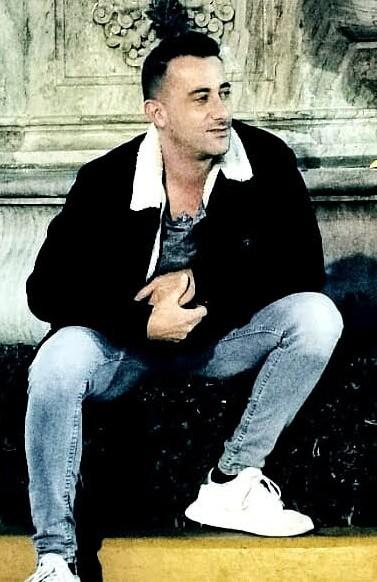 679622733: Chico busca chica en Sevilla