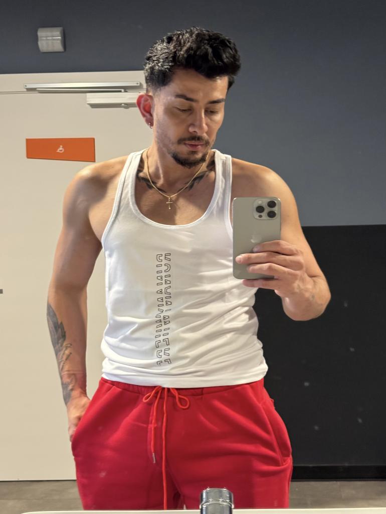 Chico busca chica en Granada: 