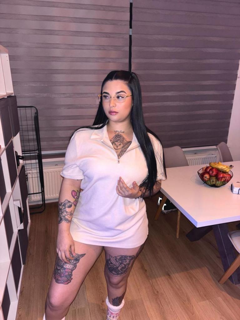 Chica busca chico en Almería: 