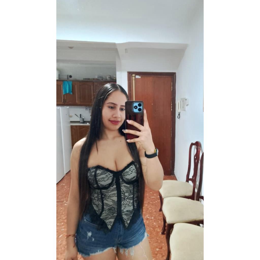 667694619: Chica busca chico en Sevilla