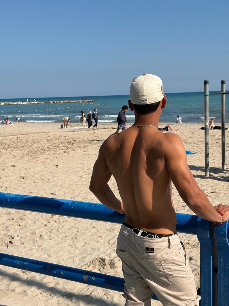 Chico busca chica en Las Palmas: 