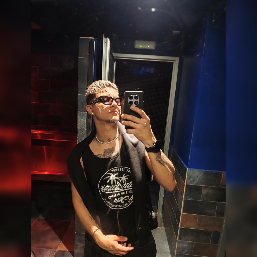 Chico busca chica en Las Palmas: 