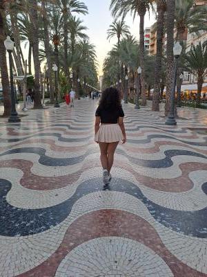 614755304: Chica busca chico en Alicante