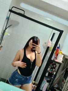 667694619: Chica busca chico en Sevilla