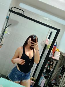 667694619: Chica busca chico en Sevilla