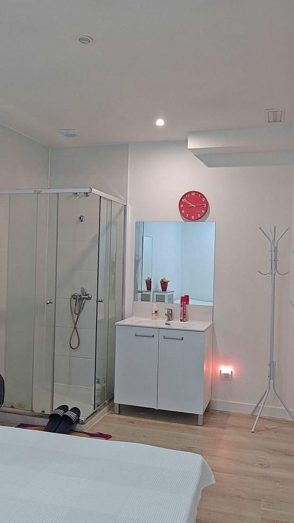 688501553: Chica busca chico en Barcelona