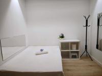 688501553: Chica busca chico en Barcelona