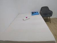 688501553: Chica busca chico en Barcelona