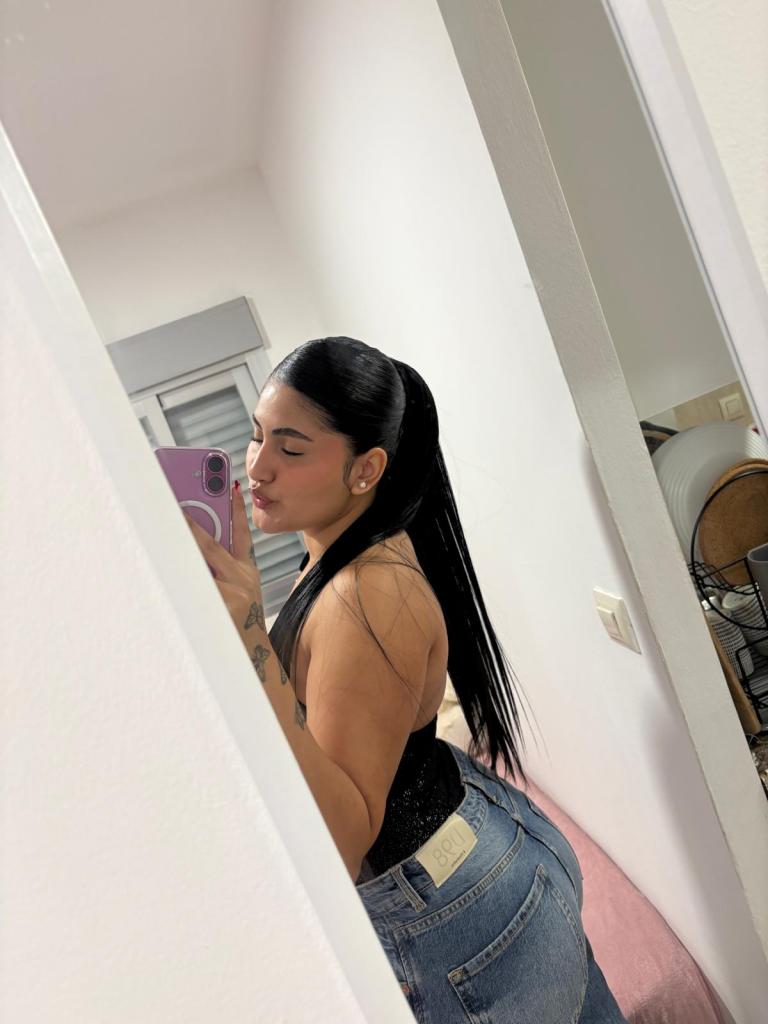 Chica busca chico en Granada: 