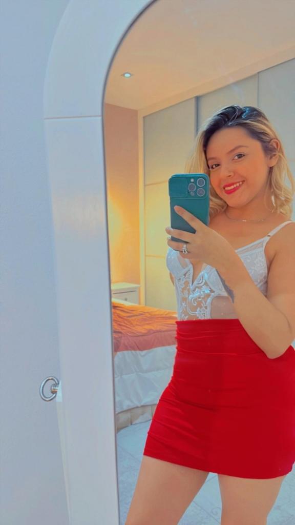 671134267: Chica busca chico en Sevilla