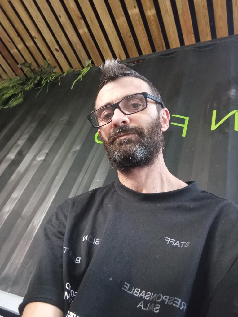 617522917: Chico busca chica en Alicante