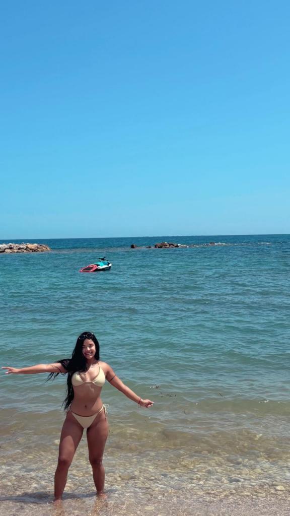 664341896: Chica busca chico en Barcelona