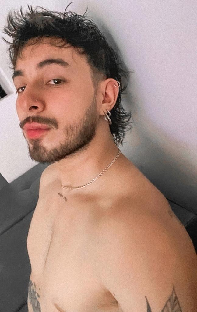 672044911: Chico busca chica en Barcelona