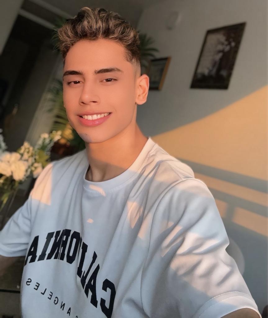 Chico busca chica en Granada: 