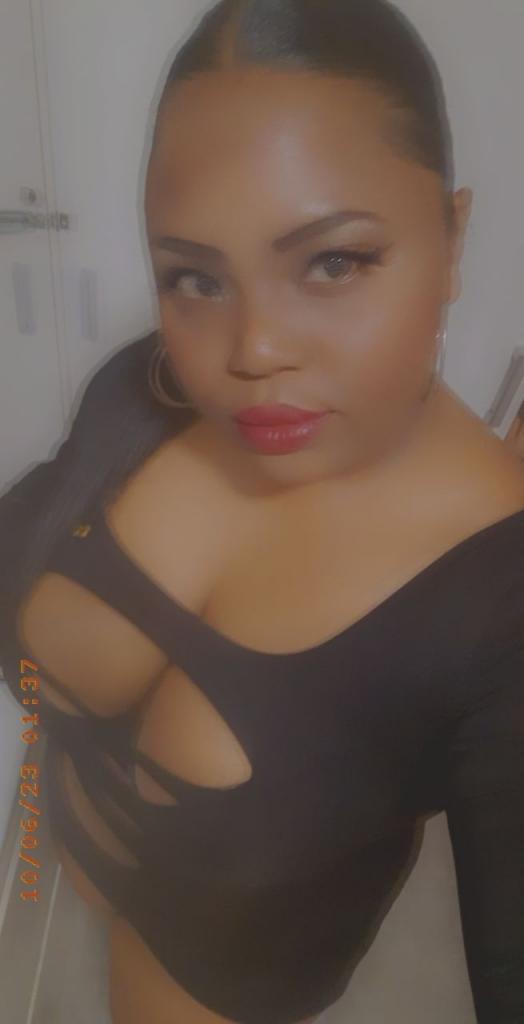 624585684: Chica busca chico en Gerona