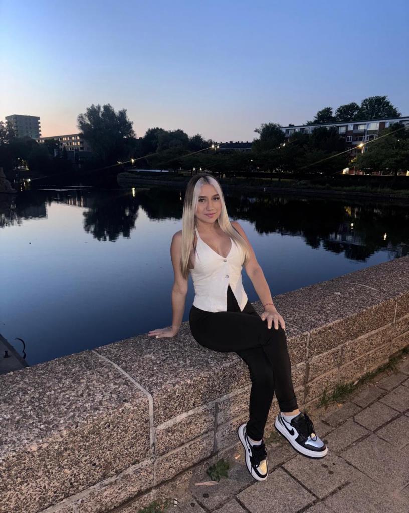 655735321: Chica busca chico en Barcelona