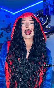 613434096: Chica busca chico en Barcelona